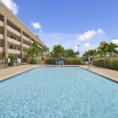 Super 8 By Wyndham Fort Myers Luaran gambar
