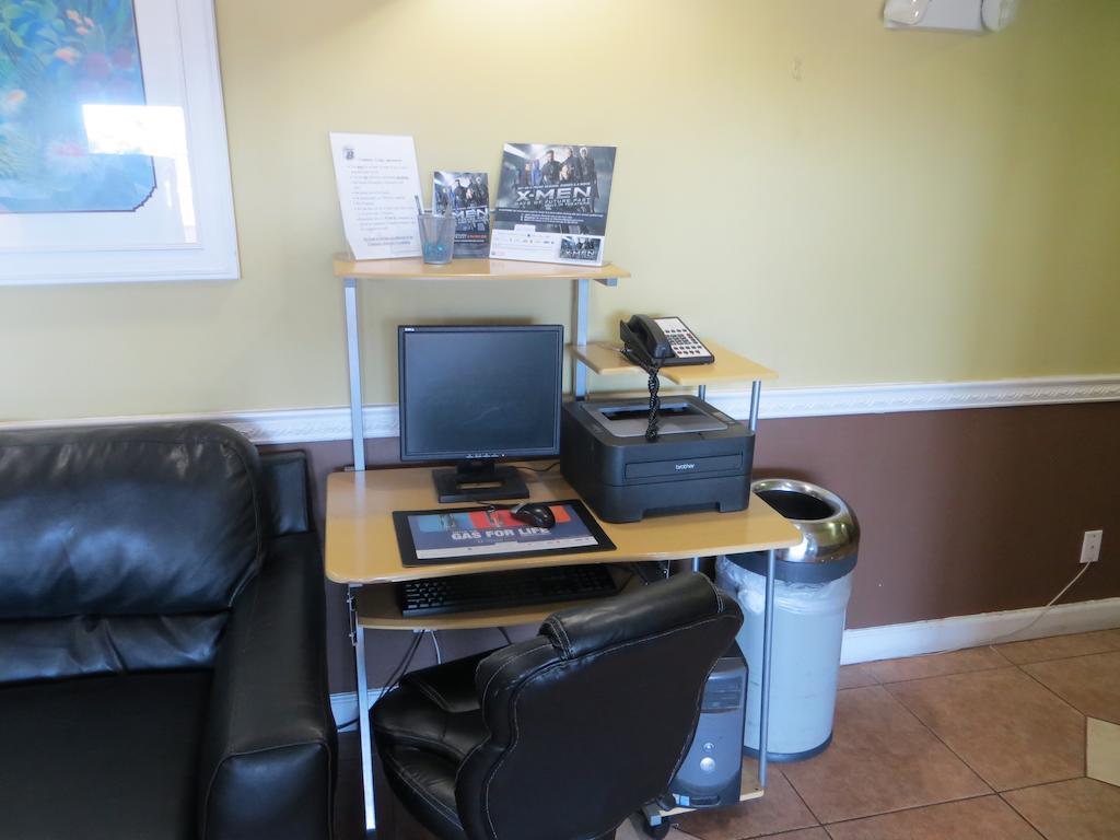 Super 8 By Wyndham Fort Myers Luaran gambar