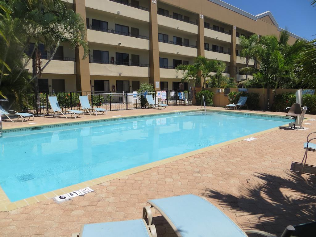 Super 8 By Wyndham Fort Myers Luaran gambar