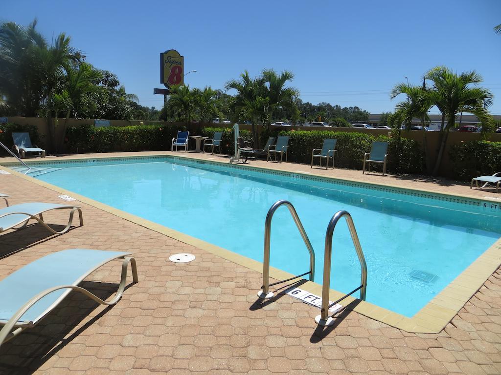 Super 8 By Wyndham Fort Myers Luaran gambar